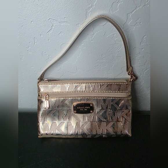 Michael Kors Handbags - Michael Kors Jet Set Gold Clutch Wristlet Sleek Design